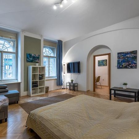 Spacious 3 Bedroom Apartment In The Heart Of Прага Екстер'єр фото