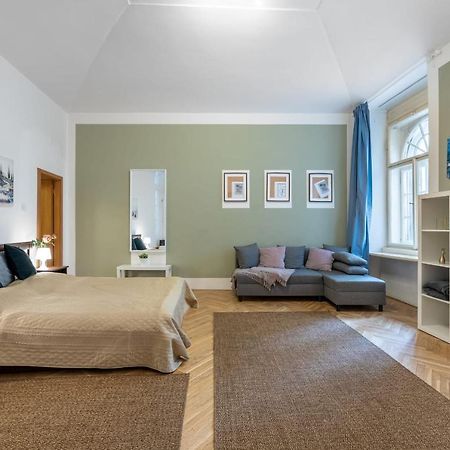 Spacious 3 Bedroom Apartment In The Heart Of Прага Екстер'єр фото