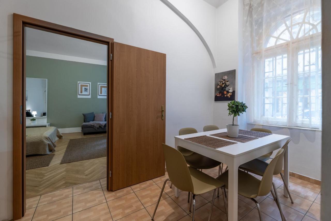 Spacious 3 Bedroom Apartment In The Heart Of Прага Екстер'єр фото