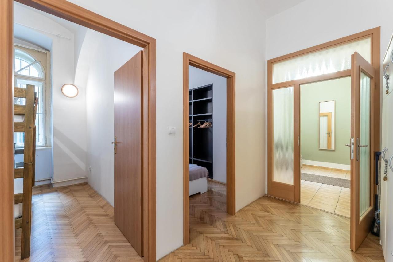 Spacious 3 Bedroom Apartment In The Heart Of Прага Екстер'єр фото