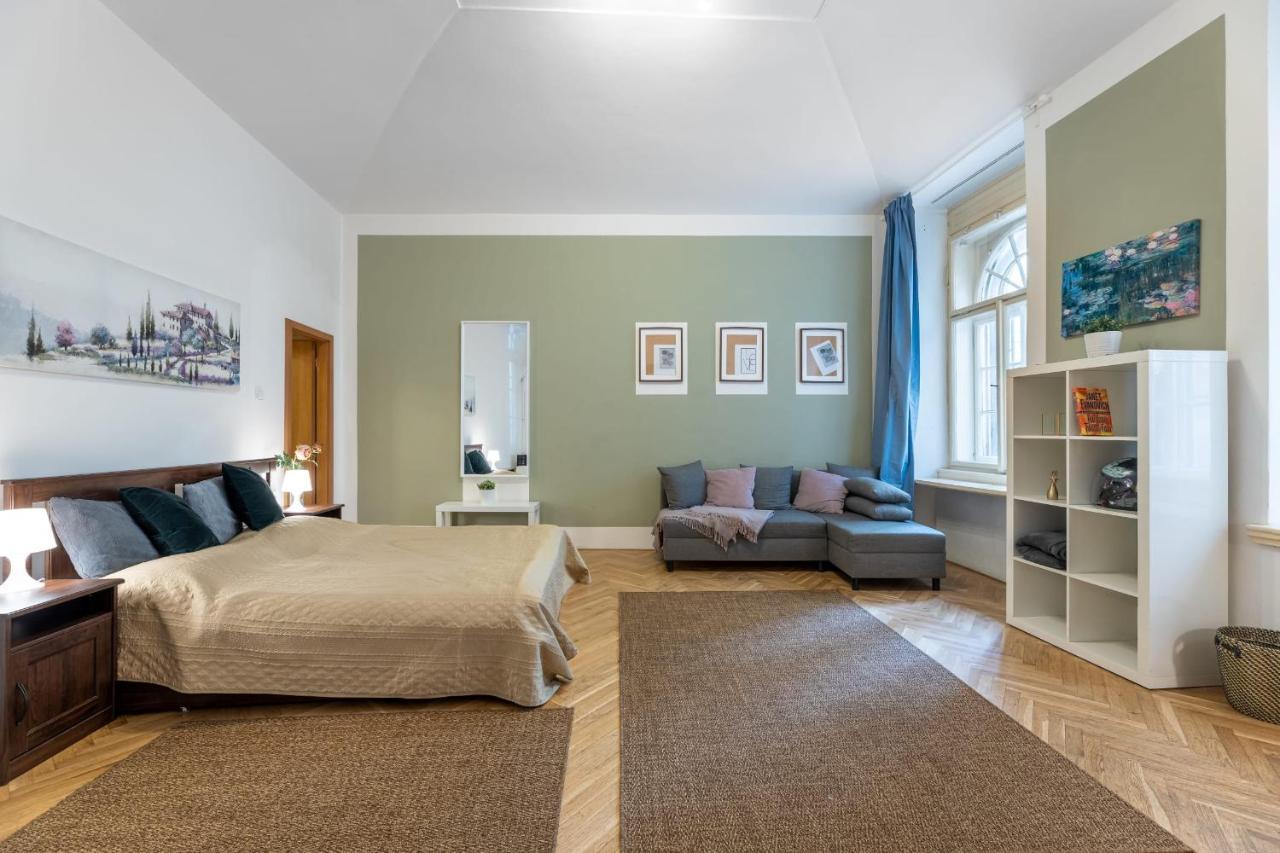 Spacious 3 Bedroom Apartment In The Heart Of Прага Екстер'єр фото