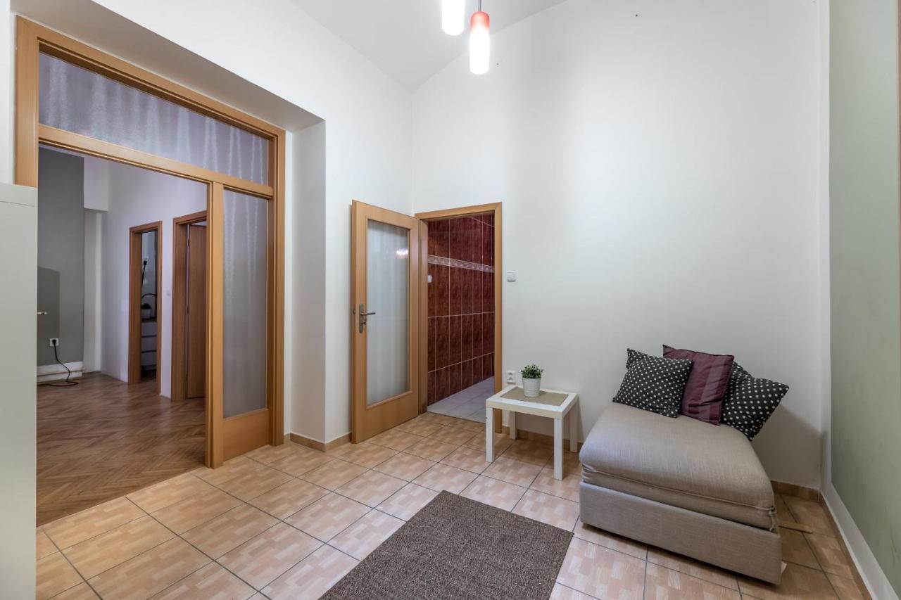 Spacious 3 Bedroom Apartment In The Heart Of Прага Екстер'єр фото