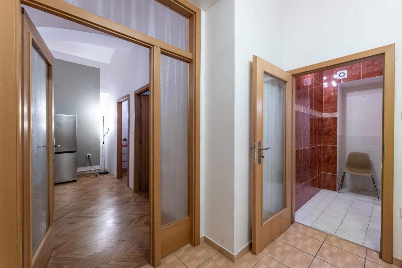 Spacious 3 Bedroom Apartment In The Heart Of Прага Екстер'єр фото